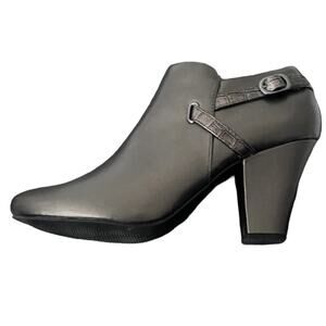 NWT! EASY STREET Womens Silver Cushioned Buckle Accent Freda Heeled Booties